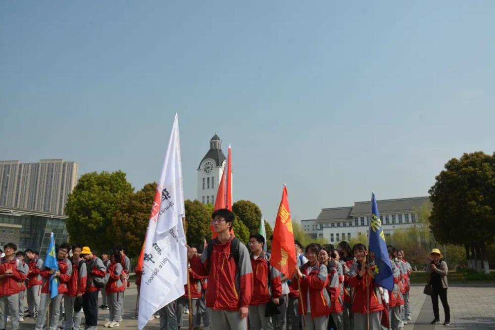 5382追忆先辈精神永存勇攀高峰再创辉煌崇真中学开展我们的节日61