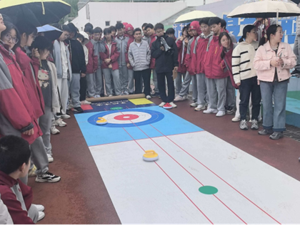 高二年级举行趣味运动会