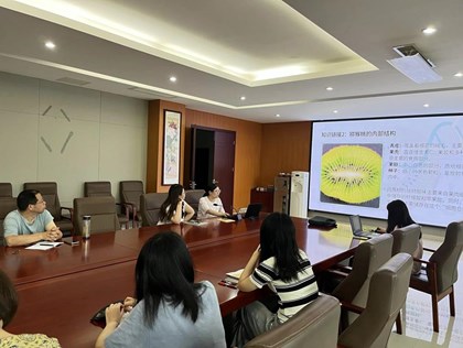 生化融合备课组活动研讨（胡希敏、窦佳南课件展示）