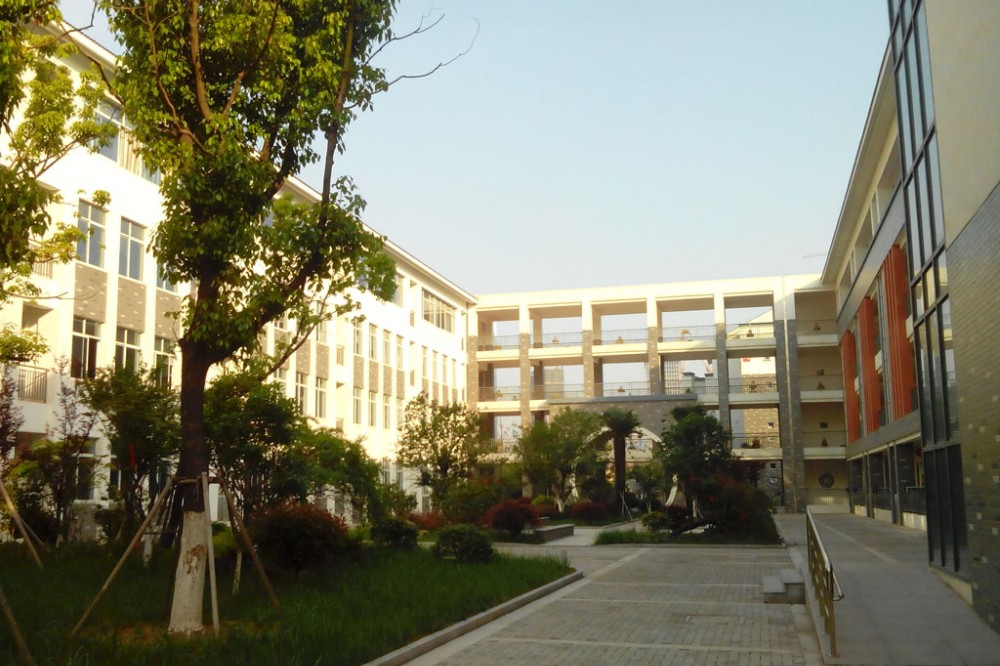 校园风光_张家港市崇真中学