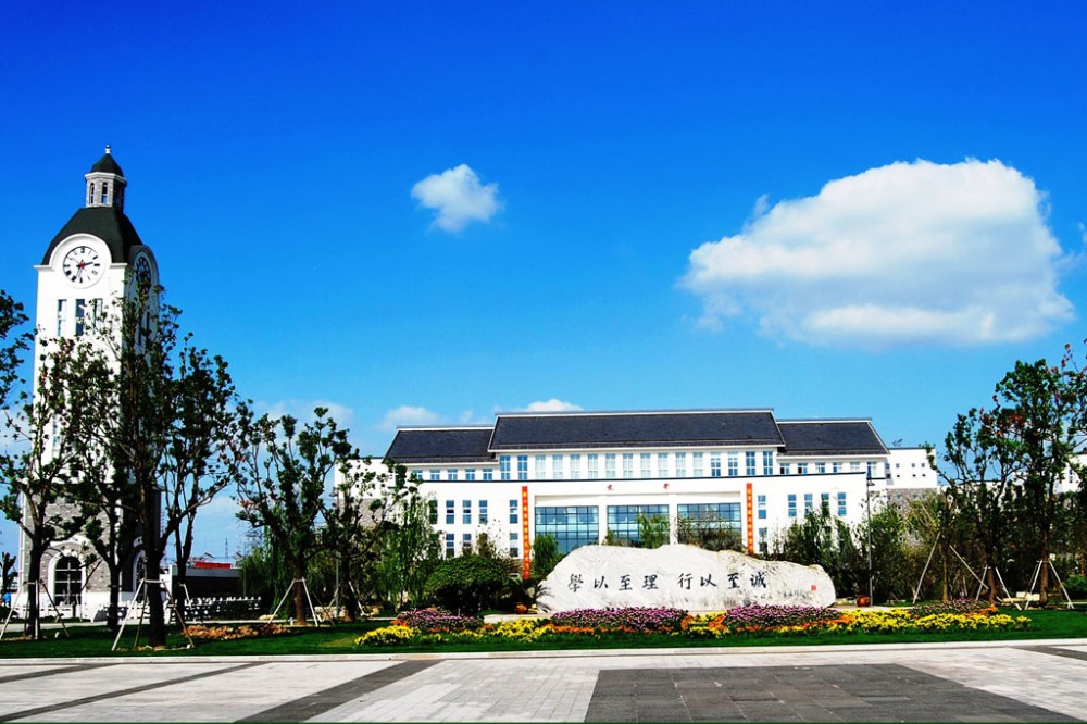 校园风光_张家港市崇真中学